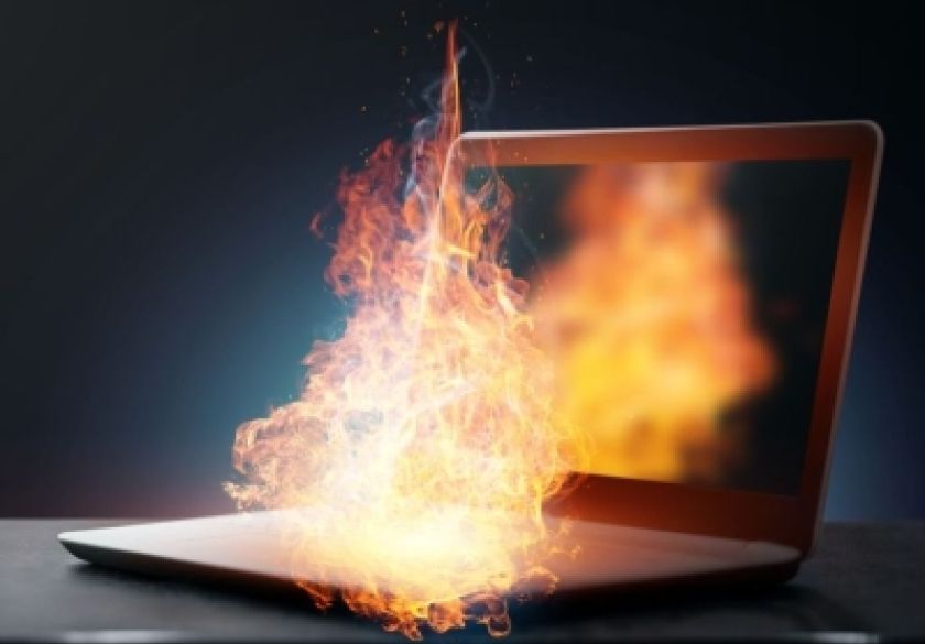 Vatrogasci upozoravaju! - Izbjegavajte puniti laptop na mekanim površinama