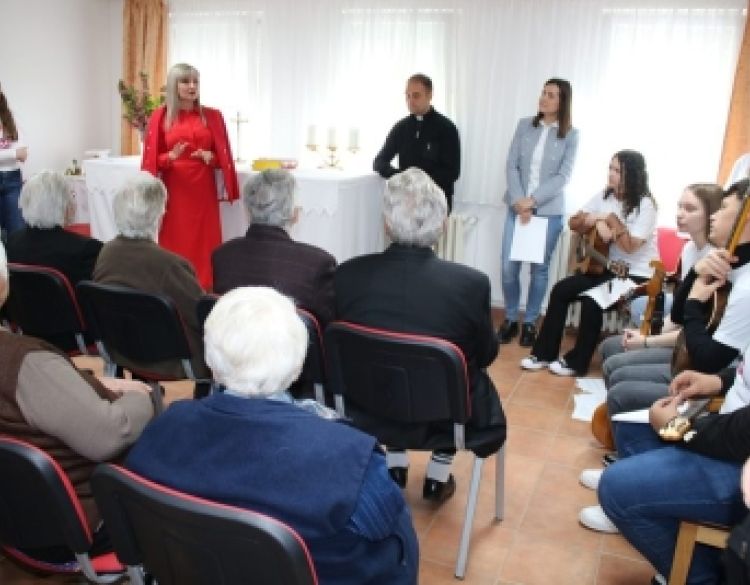 Učenici Katoličke gimnazije posjetili Dom za starije i nemoćne osobe u Velikoj i obilježili Svjetski dan dobrih djela