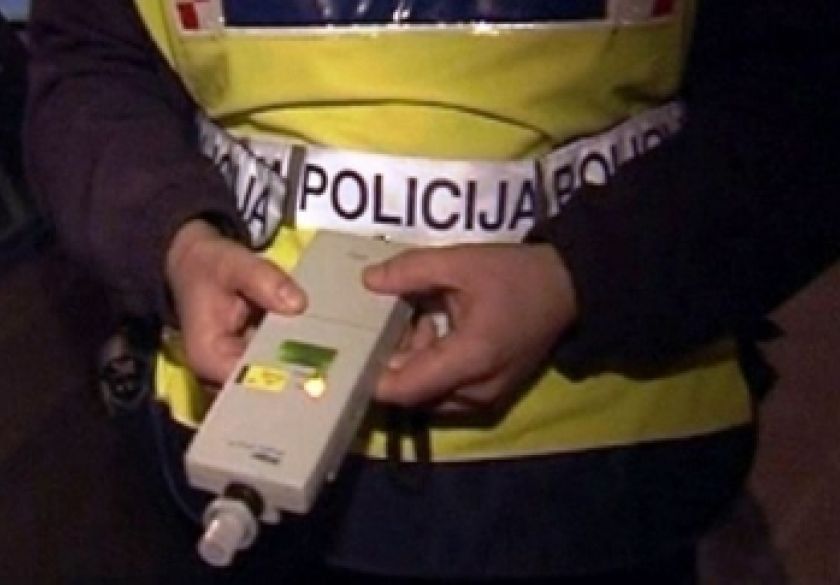Kroz Požegu sinoć vozio 37-godišnji vozač pod utjecajem alkohola od 2,52 promila - prenoćio u policiji do otrežnjenja