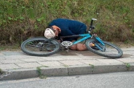 Alkoholizirani 67-godišnjak u Pleternici pokušavao upravljati biciklom pa udario u betonski ivičnjak i ozlijedio se