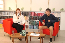 Predstavljena zbirka "Fantastične ratne priče" poznatog voditelja i pisca Krešimira Mišaka u Gradskoj knjižnici Požega