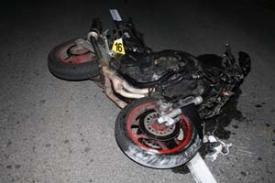 Na Krndiji 42-godišnji motociklist pretjecao teretni automobil koji je započeo pretjecati skup vozila - motociklist je teško ozlijeđen