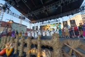 Podizanjem festivalske zastave započeo je trodnevni festival Zlatne žice Slavonije