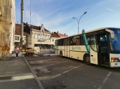 Autobus udario u građevinsku skelu na Trgu Sv. Trojstva