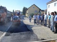 Asfaltira se parkiralište ispred Samostana sv. Klare