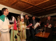 Mošt krstio vinski biskup Fio uz pomoć fratra Kitokreta