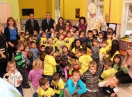 Djecu darivali slatkišima i igračkama
