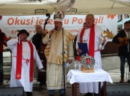 „Okusi jeseni“ u Požegu donijeli domaće proizvode i tradicionalnu ceremoniju krštenja mošta