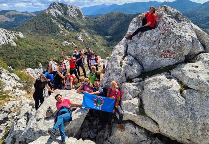 Srednji Velebit Dabarski kukovi 03 04.09 11