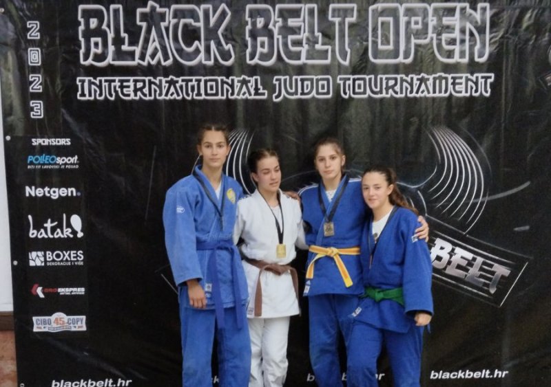 IMG 25d2fabec6db16e2ab715389c1ad25a3 V