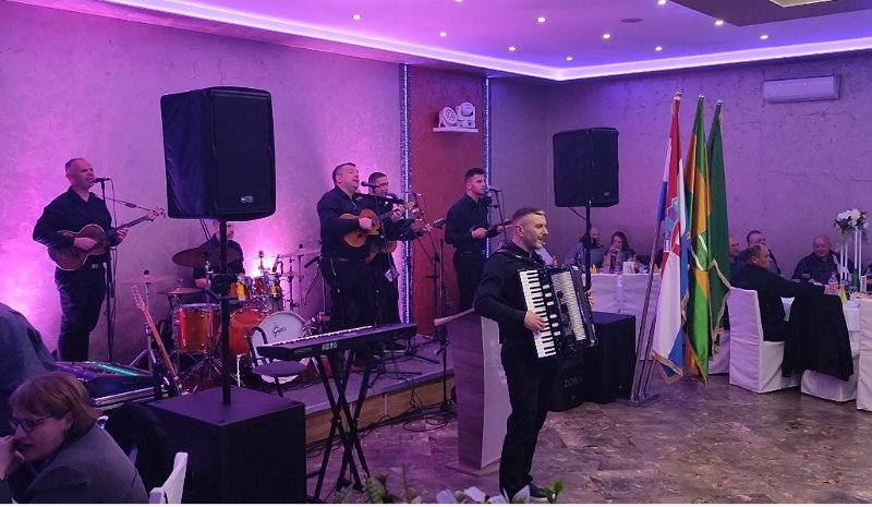 0 02 05 35a998540c4a5995bda80af3560f38574d712609db316a99425ecaffed6d017d 6fd1d42f56ca8bf1