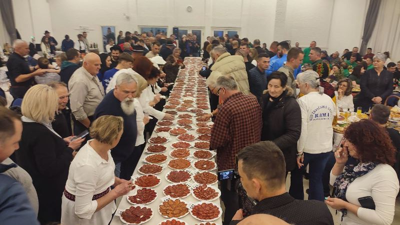 0 02 05 da93fe2ef3abc655737e90c7e053272ddc7497659a30d7ea3e6cdc039f651895 b4bf63963ed65ce7