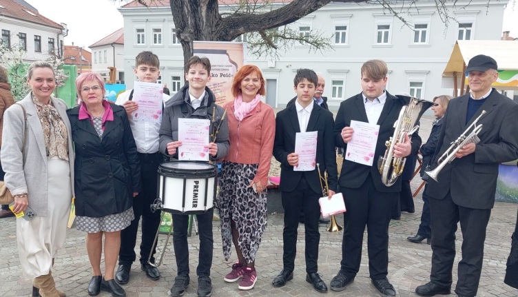 68FA1BAA A4BC 450A A121 4003A8803727