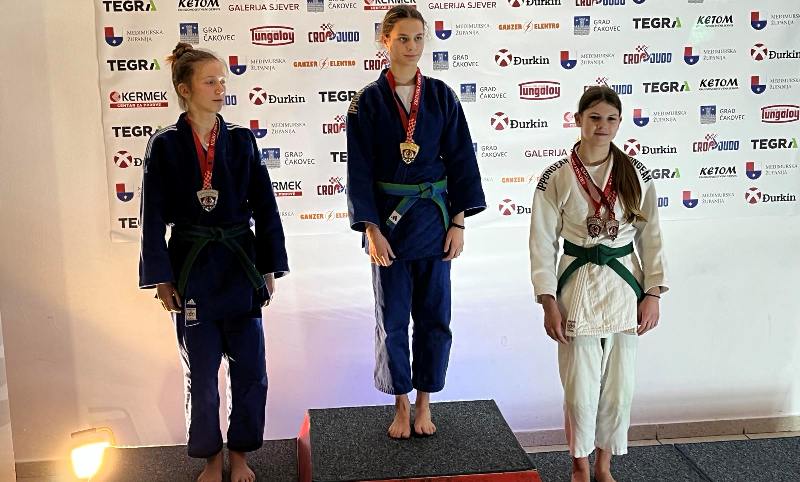 IMG db83dea9f81c922e82207362d0120e13 V