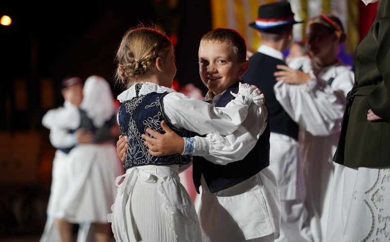 85a9f3ff 75de b3d0 2c01 acc42c9fbfe3