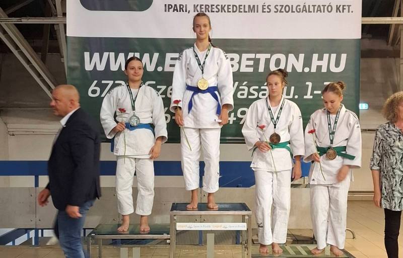 IMG 6b000b8cd27ed19429811b0c04caf12e V