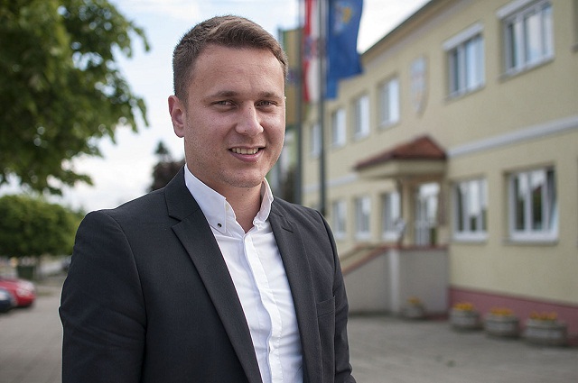 Josip Budimir ispred gradske kuće