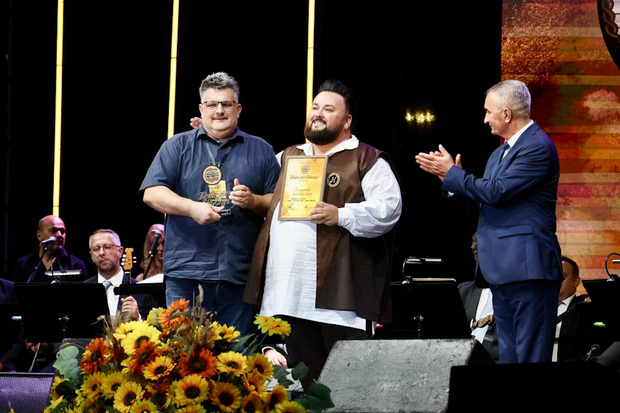 Jacques Houdek osvojio i žiri i publiku na finalnoj tamburaškoj večeri festivala Zlatne žice Slavonije