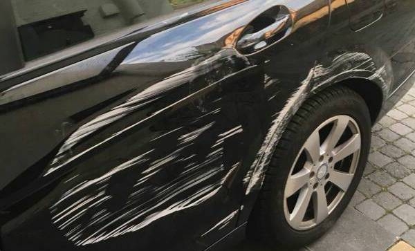 26-godišnji vozač uz alkohol od 1,82 promila obilazio biciklistu i udario u automobil iz suprotnog smjera - dobio smještaj u policiji