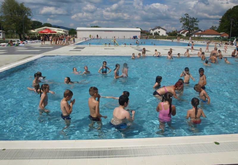 282 polaznika Škole plivanja odradilo prvi dan obuke