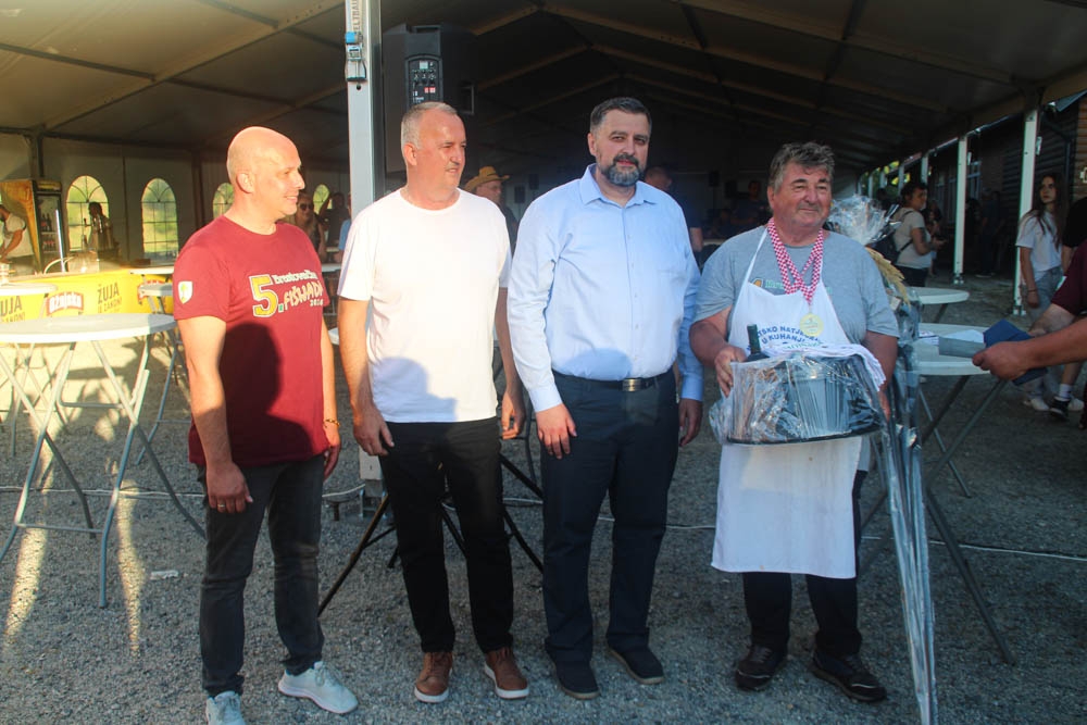 5. Brestovačka fišijada okupila 45 majstora fiš paprikaša i veliki broj članova ekipa - šampion Branko Milković iz Blacka