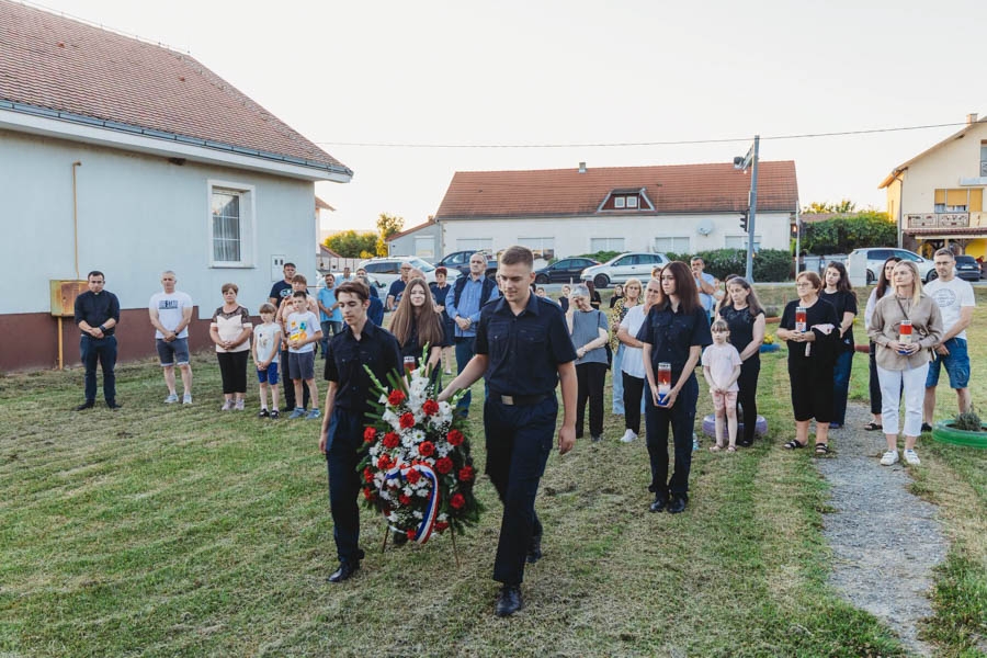 Bekteške ljetne noći započele odavanjem počasti hrvatskom branitelju Draganu Jajiću
