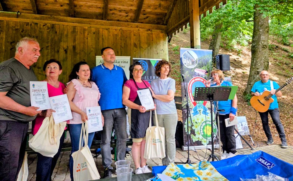 Čarolija Sovskog jezera okupila planinare, pjesnike i slikare