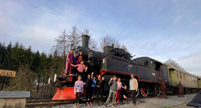 Dječja planinarska škola "Gojzići" na izletu u Lovrakovom centru i u pohodu po Dječjoj planinarskoj obilaznici Bilogore