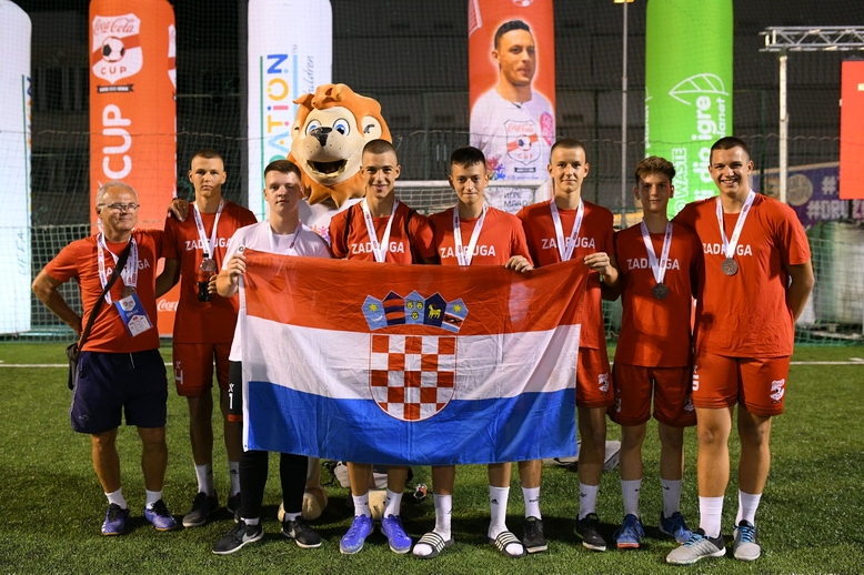 Ekipa Zadruga iz Požege brončana na međunarodnoj završnici Coca-Cola Cupa