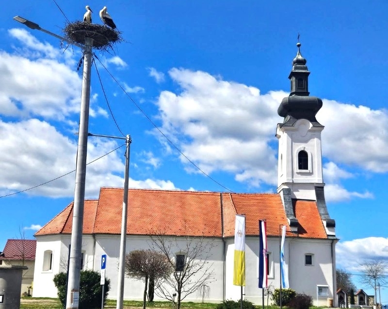 Grad Požega župi sv. Kuzme i Damjana odobrio 10.000 eura za unutrašnje uređenje župne crkve u Kuzmici