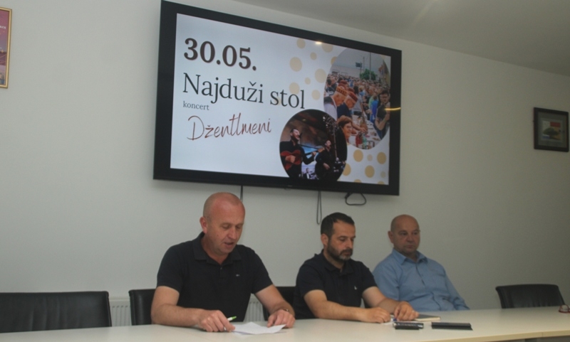 Krajem sljedećeg tjedna Velika priprema trodnevnu manifestaciju - "Najduži stol", koncert Danijele Martinović i 34. Smotra folklora