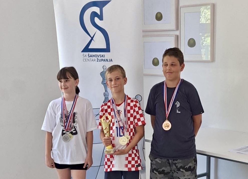 Mate Kovačević osvojio prvo mjesto na Međunarodnom kadetskom rapid turniru u Gunji