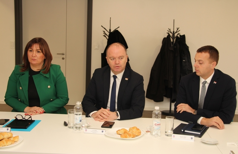 Ministar demografije Šipić u radnom posjetu županiji, najavljene nove mjere za mlade obitelji