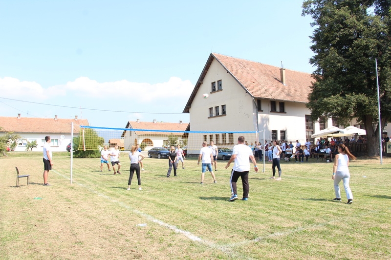 Natjecali se u 6 sportova i družili uz pečeno june na ražnju