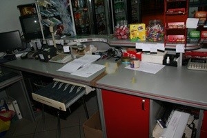 Nepoznati počinitelj tijekom vikenda provalio u tri objekta - dvije prodavaonice i jedan ugostiteljski objekt a otuđen novac, cigarete i drugi predmeti