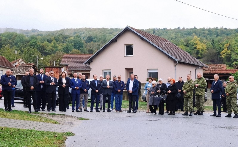 Obilježena 34. obljetnica prve vojne akcije u Požeštini - počast poginulim herojima kod spomenika u Kamenskoj