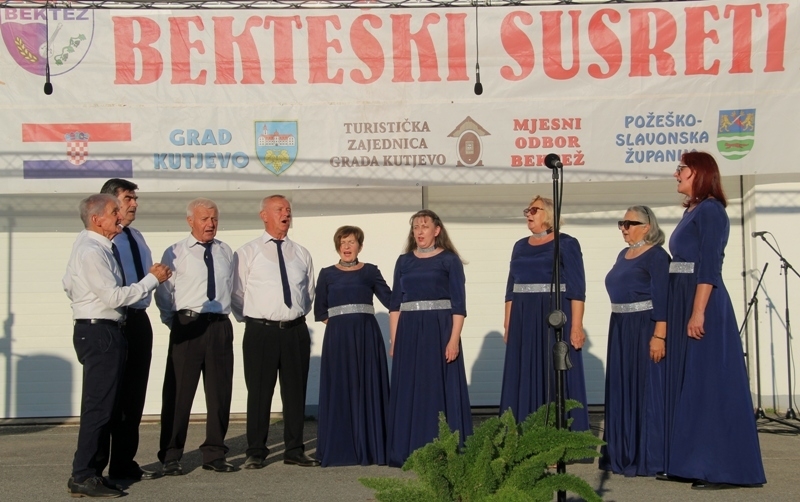 Održani jubilarni 30. "Bekteški susreti" - smotra folklora, pjesme, plesa, nošnji i tradicije sudionika iz 5 kontinentalnih županija