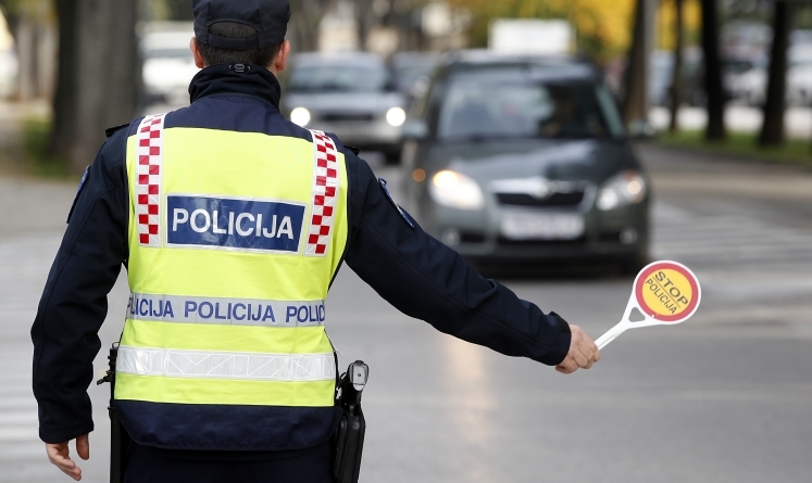 Odzeo prednost pa došlo do sudara