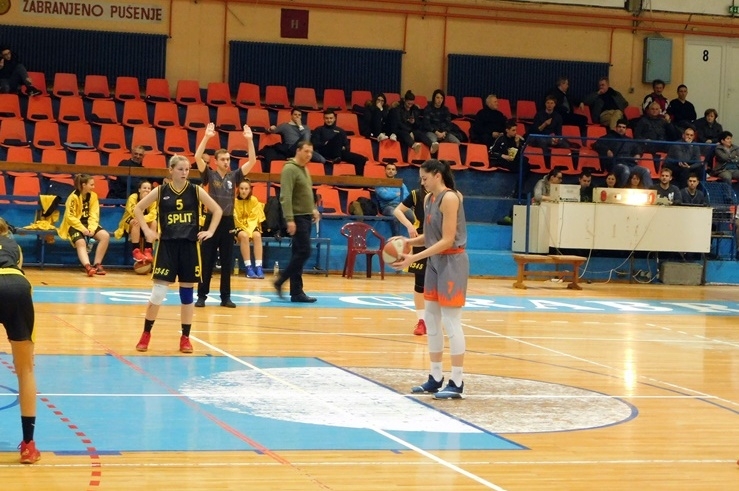 Plamene svladale ŽKK Split