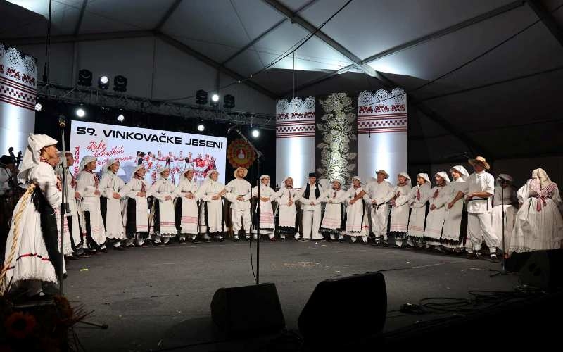 Po vrhunski lovački čobanac na Slavonski sokak pa na zabavu pod šatorom uz Garave