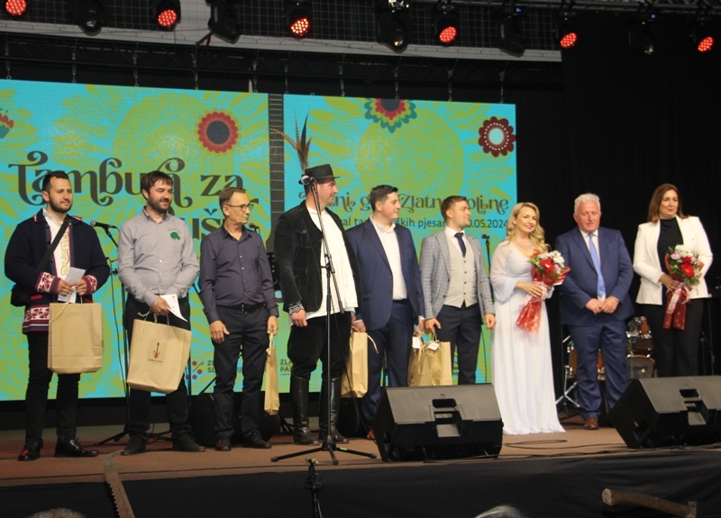 Pobjednik na 49. Zlatnom glasu Zlatne doline pjesma "Zašto se lažemo" u izvođenju zagrebačkih tamburaša Divne godine i Marianne Ilkiv