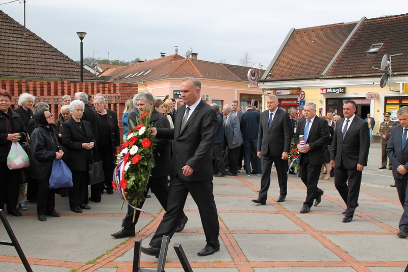 Povodom Dana županije položili vijence na Trgu 123. brigade