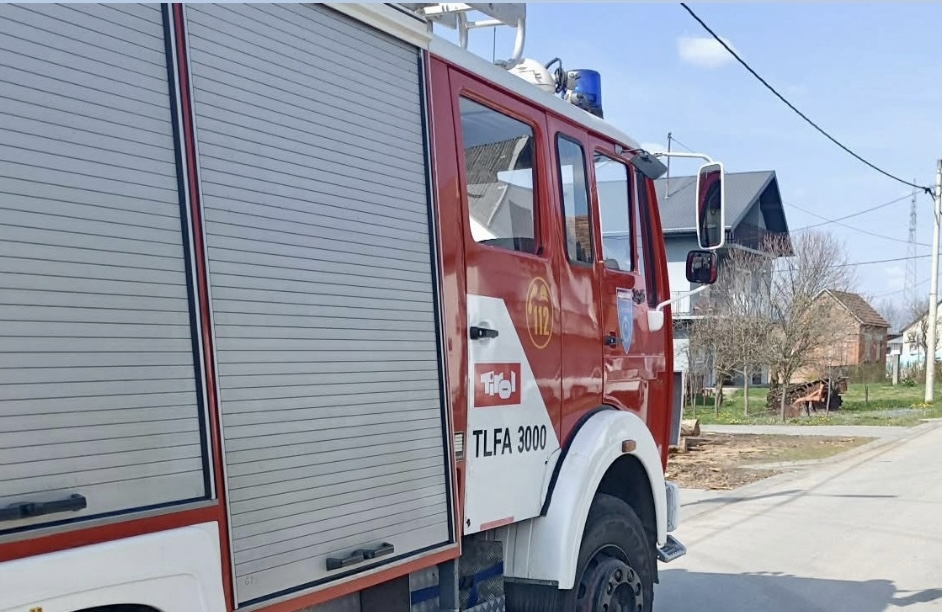 Požar izbio u obiteljskoj kući u Frkljevcima