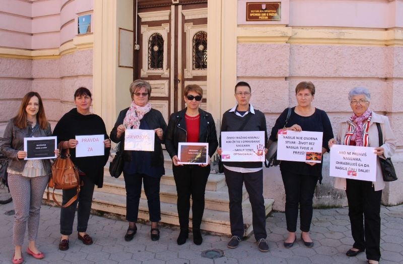 Pred Općinskim sudom organizirali prosvjed „Pravda za djevojčicu“