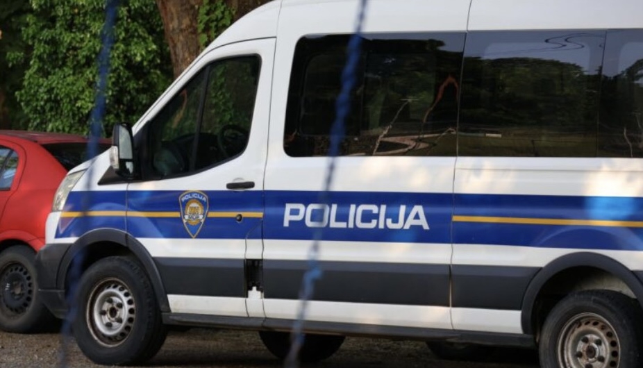 Prilikom čišćenja kuće pronašao kutiju s bombama