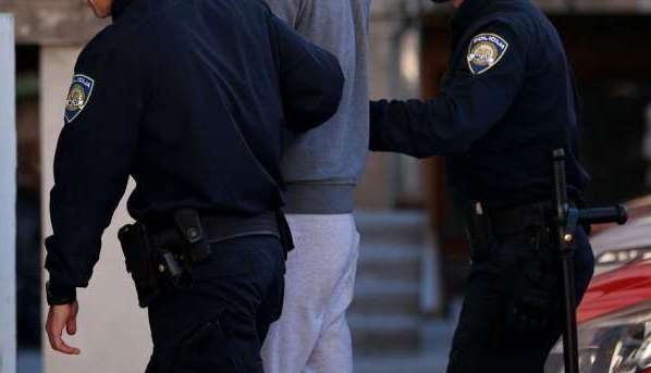 Prilikom postupanja 45-godišnjak u Vetovu vrijeđao policijske službenike - uhićen je bit će priveden na Općinski sud u Požegi