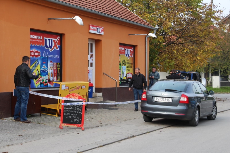 Razbojnik prodavačici prijetio nožem