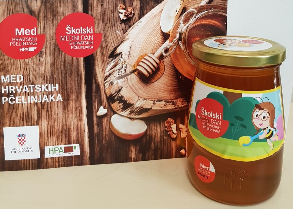 Školski medni dan s hrvatskih pčelinjaka postaje tradicija