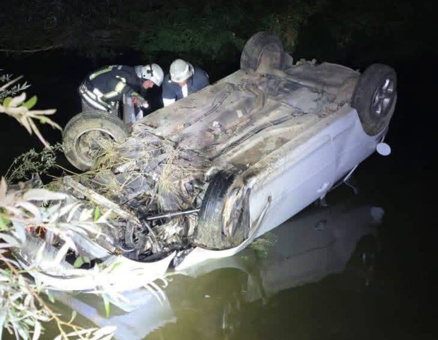 Sletio s ceste, udario u stablo pa završio u Orljavi, teško je ozlijeđen