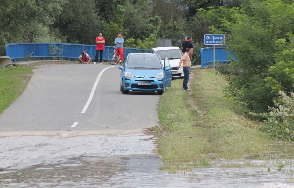 Stradali u poplavama na području Jakšića dobili pomoć